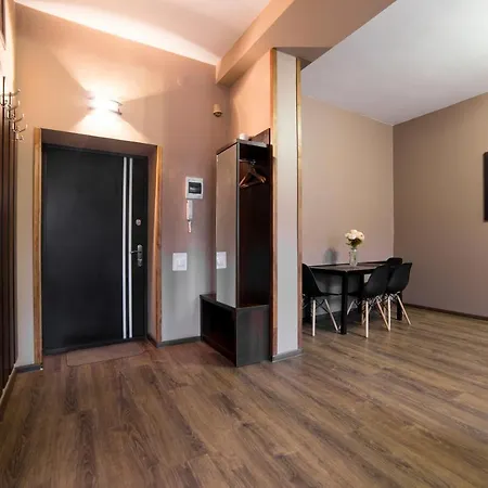 на площі митній Apartman